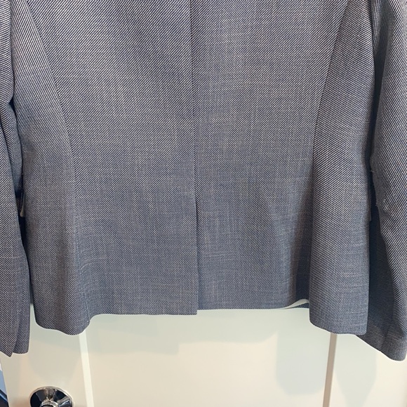 DKNY blazer size 8, light blue patterned - Picture 4 of 4